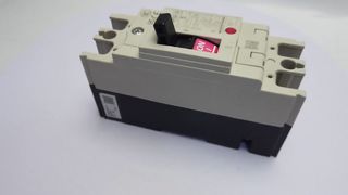 Mitsubishi NF32-SV2P5A เซอร์กิตเบรกเกอร์แบบขึ้นรูป
